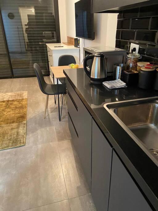 Apartamento Lovely Flat In The Center 36 Tel Aviv Exterior foto